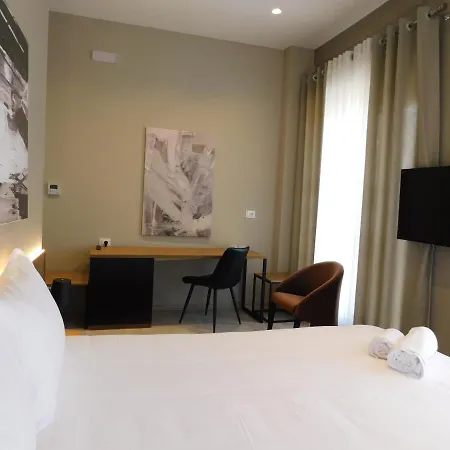 Mik Hotel *
