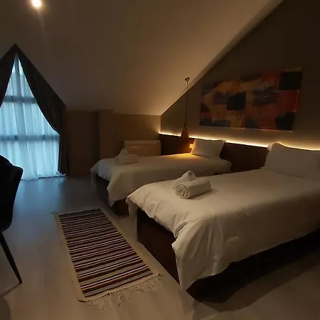 Mik Hotel *