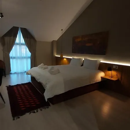 Mik Korce