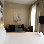 Mik Hotel *